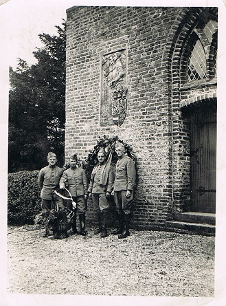 1939 -1940 Voor de N.H.Kerk aan de linkerkant soldaat Jan Bouts.