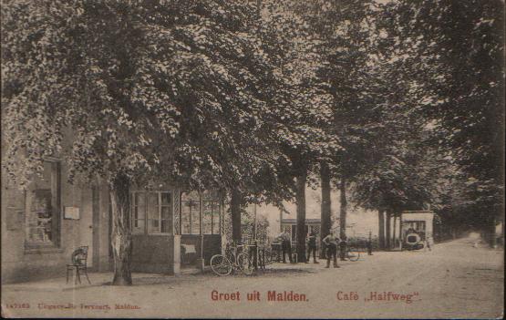 cafe Halfweg rijksweg Malden 1905 eigenaar Fam Vervoort staat nu de Rabo bank