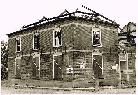 Café Het Vergulde Hert Dorpstraat 17 v/h A .52 is afgebrand op 17 september 1963.