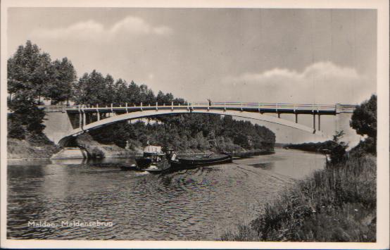 Maldense Brug jaar 1956 links aan de andere kant van de brug ter hoogte van de kajuit,als je goed kijkt staat daar een kazamat uit de 2de Wereldoorlog