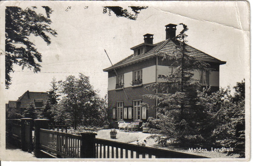 Landhuis Malden ligt aan de rijksweg in de buurt van cafe de molen. Hier heeft oud burgemeester van heumen gewoond Dhr. W.G.F.G van \'t Hullenaar was burgemeester van 1923 tot 1953.