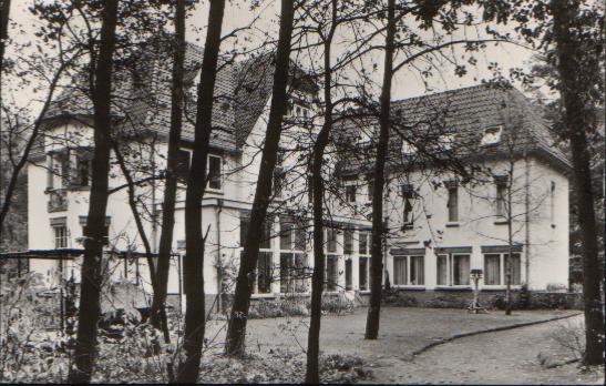 De villa aan de Scheidingsweg 1 te Malden werd in 1925-1926 gebouwd als villa klein Heumen door H.de Groot . In 1962 werd de villa aangekocht door de orde Ursulinen v.d.Rom.Unie,om er het provincialaat te vestigen. Het koetshuis werd verbouwd tot kapel , en de naam van de villa werd veranderd in Angela Merici.