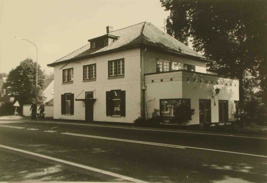 Fam. A.B. Gerritsen was Gemeentearts  Rijksweg 253 voorheen B.23 bron T Martens